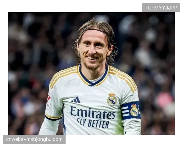 特写：时隔258天，克罗地亚老将莫德里奇替补登场获全场掌声